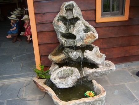 Fonte em pedras.
